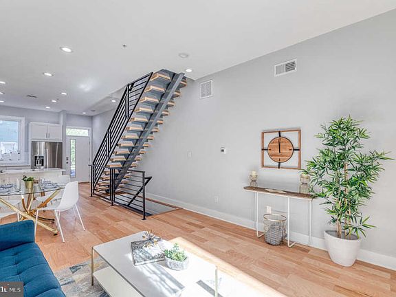 4th image of 2638 Latona St