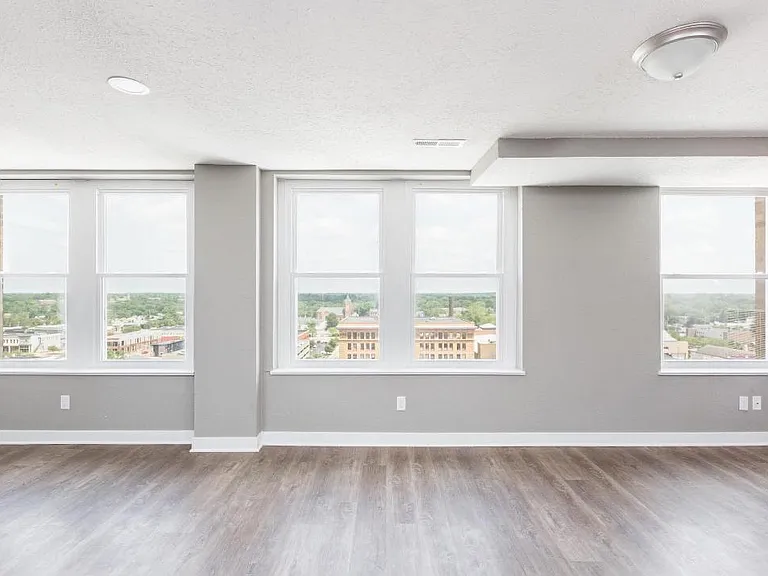 Anderson Tower Apartments — Photo 8