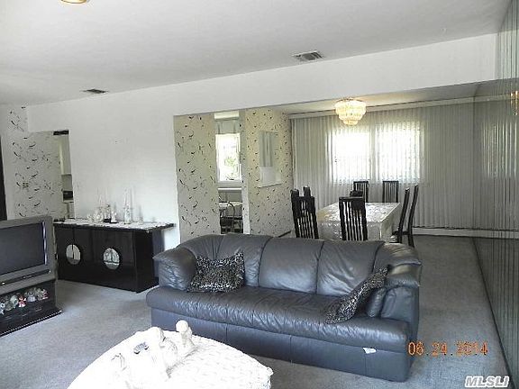 5th image of 612 Woodbury Ct
