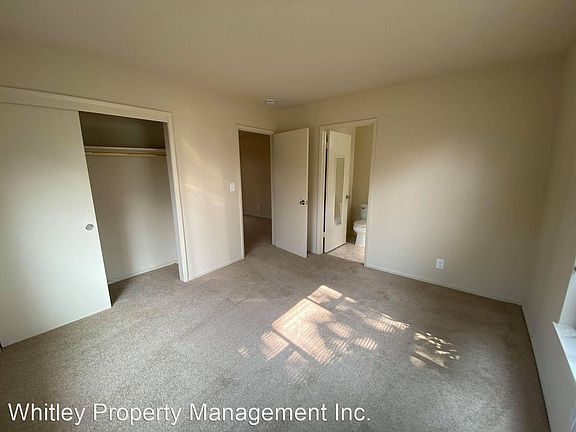 4th image of 920 Evelyn St APT 1