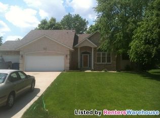9412 Creek Ridge Ln, Savage, MN 55378