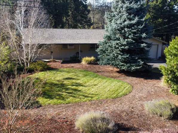 650 Hamlin Dr, Canyonville, OR 97417
