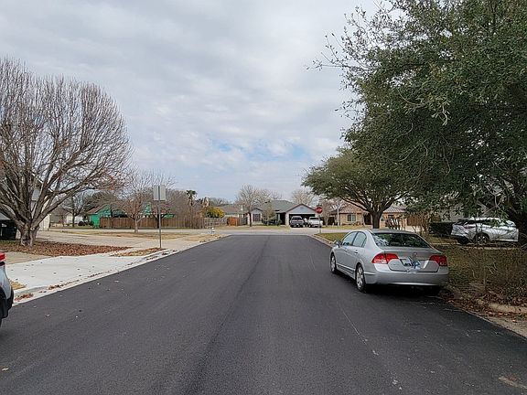 5th image of 11415 Darrin Ln