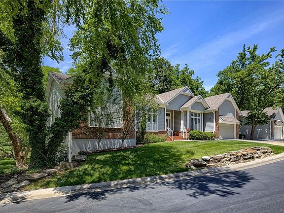 2nd image of 2826 S Redwood Dr