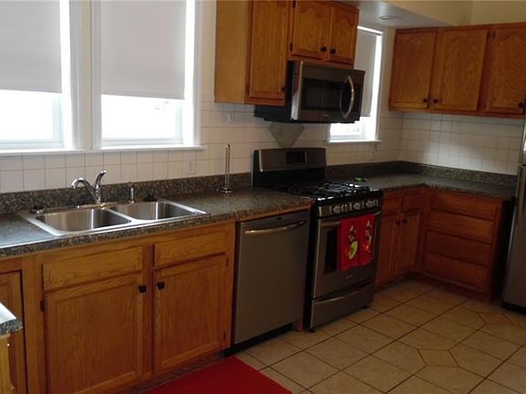 3rd image of 641 Columbia Ave