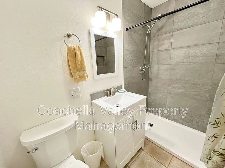 2010 Lawrence Crossley Rd #8 — Photo 20