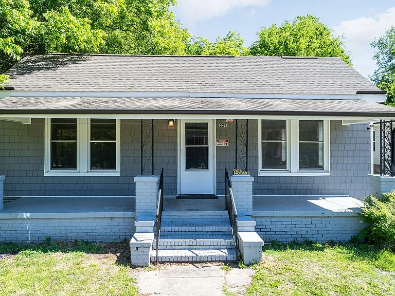 229 Lowry St — Photo 4
