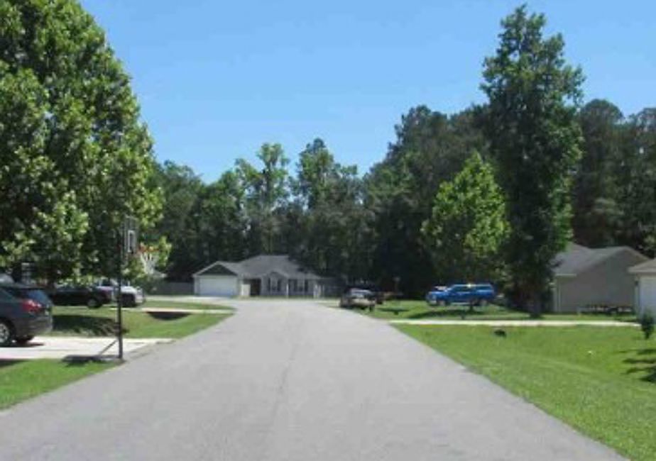 Exterior Neighborhood (street photo)