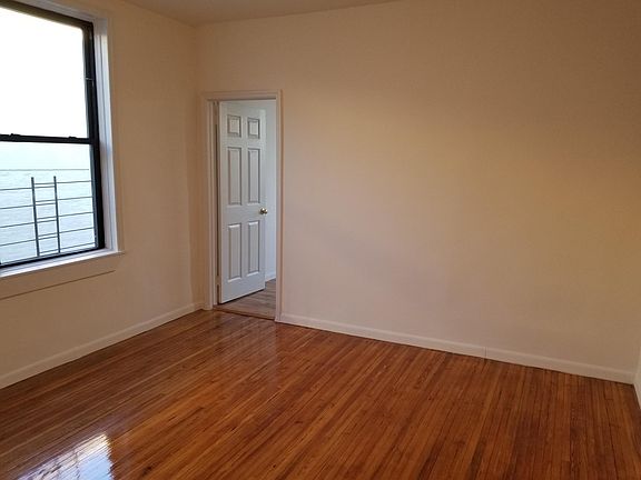 3rd image of 1260 Morris Ave