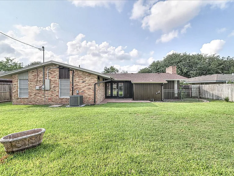 1022 Herndon St — Photo 41