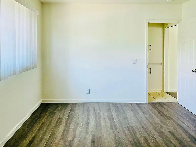 405 N Marengo Ave #11 — Photo 16