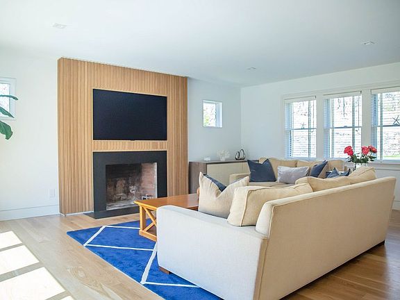 4th image of 24 Rolling Hills Dr