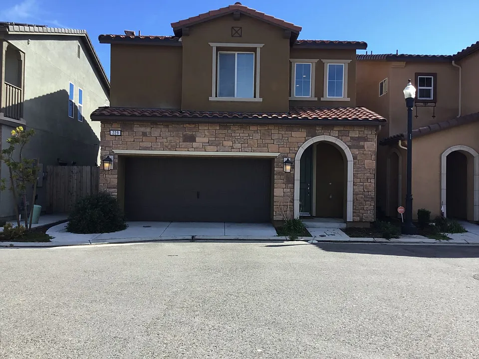 229 Sunset Dr S