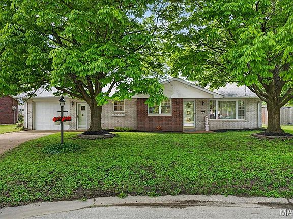 2nd image of 9 Debra Dr