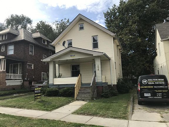 2nd image of 3220 W 92nd St