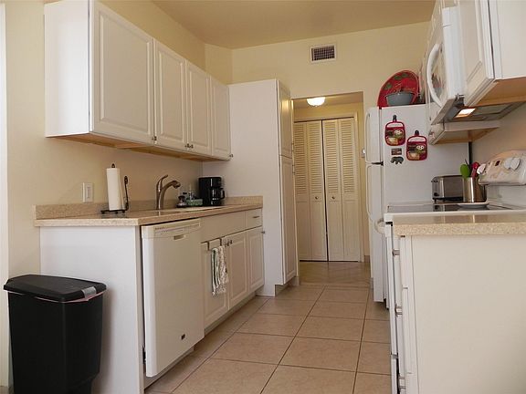3rd image of 4330 Hillcrest Drive #110