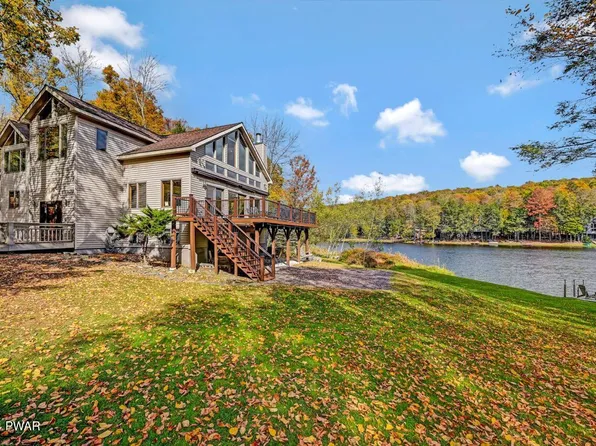 1076 Beaver Lake Dr, Lake Ariel, PA 18436