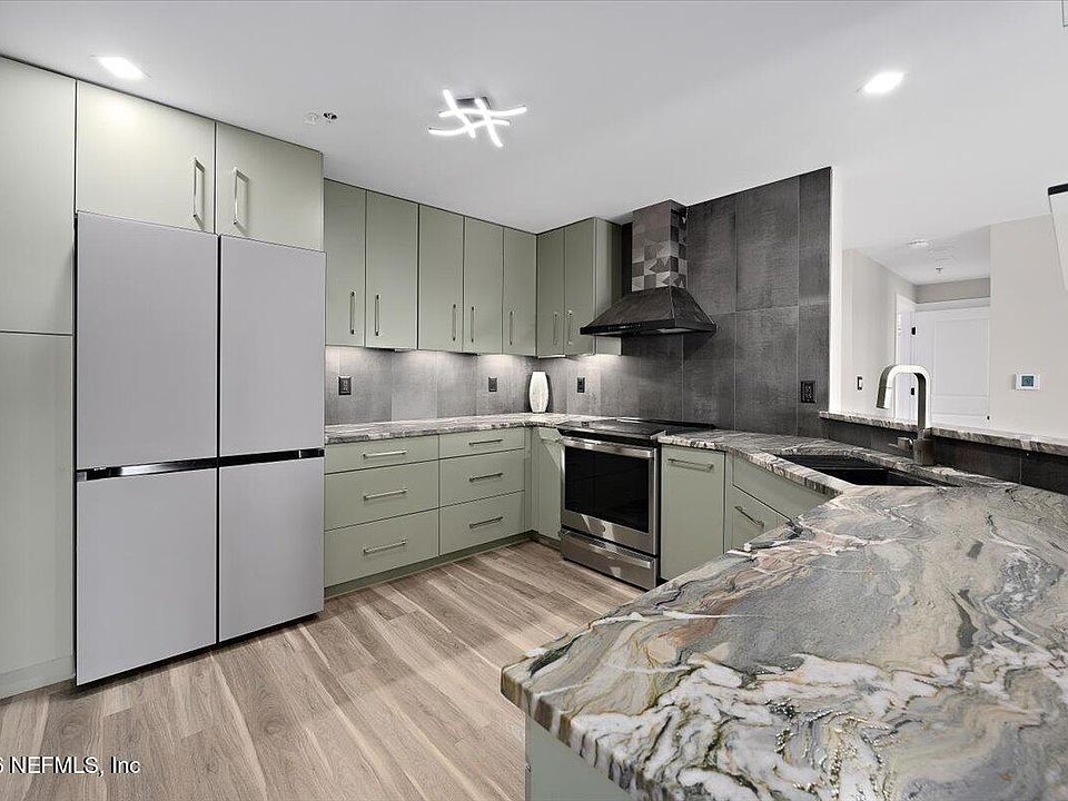 1st image of 400 E BAY Street #1704