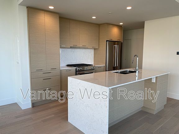 4th image of 1181 Sunset Dr #607