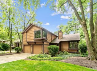 6630 Timbertrails Rd, Lisle, IL 60532