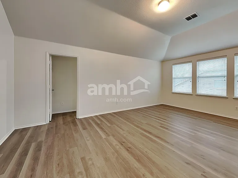 1003 San Antonio Dr — Photo 11