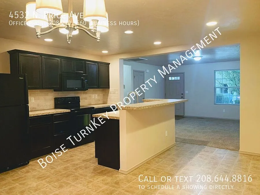 Cute-as-a-button, single level 3bd home near Village in great neighborhood! — Photo 2