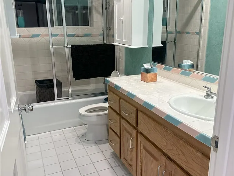 2228 Washington Ave — Photo 2