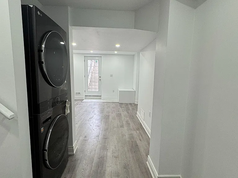 674 Thompson Rd S #LOWER — Photo 7