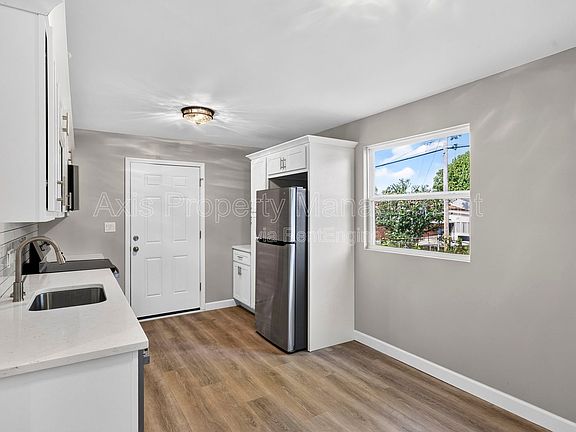 5th image of 2209 Campus Dr