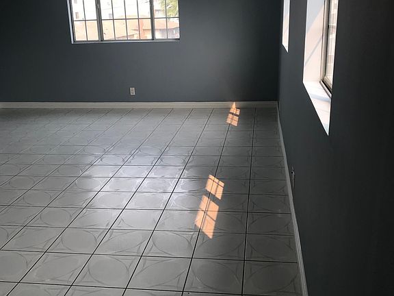 Large living room pic 2