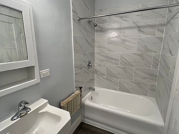 3rd image of 224 Jefferson Ave #6
