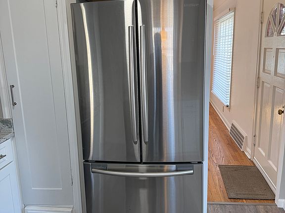 5th image of 377 Oakmoor Rd