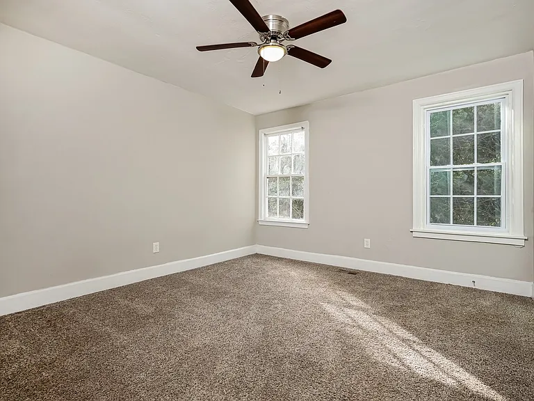 566449_026_bedroom_13556961.jpg
