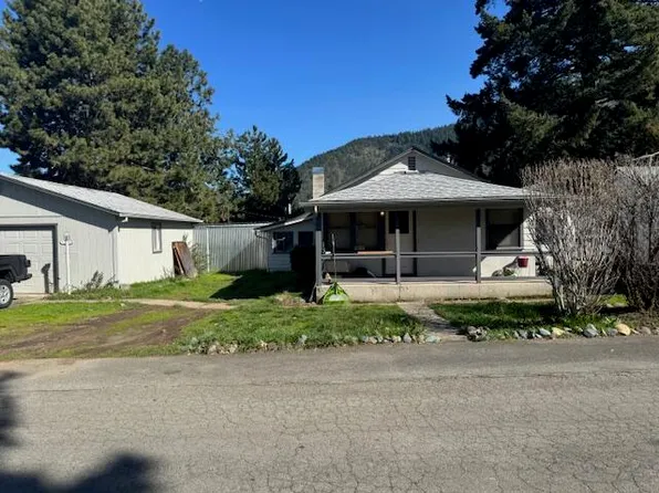 1551 Apple Ln, Grants Pass, OR 97527