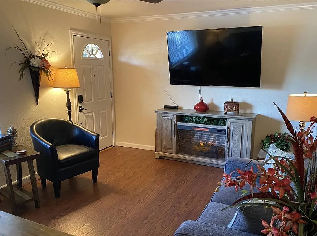 2 bed, 768 sqft, $2,000 — Photo 4