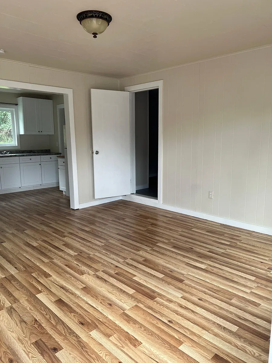 Building Photo - 220 Maple St #3