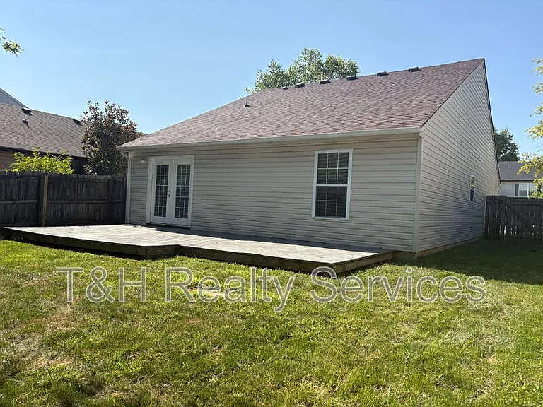 636 Locust Grove Ln — Photo 18