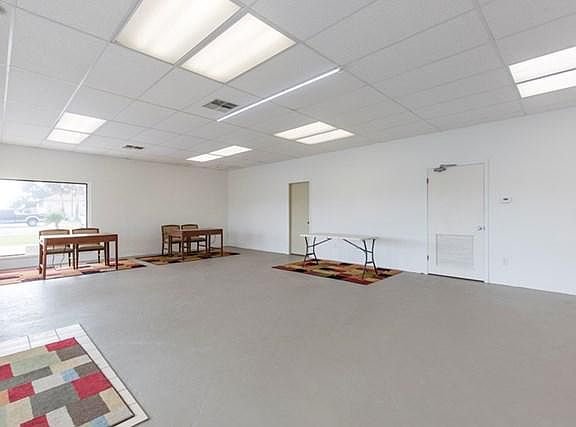 3rd image of 6001 Padre Blvd