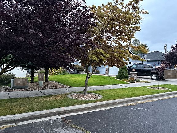 2nd image of 2614 W Hawthorne Rd