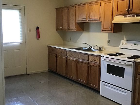 3rd image of 806 N McLemore Ave #0