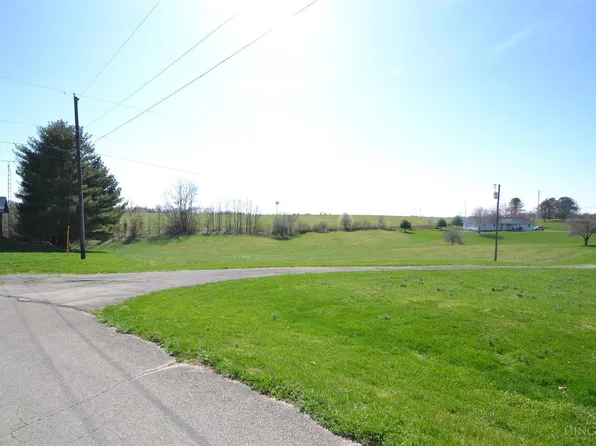 8 Caryl Acres Dr, Ripley, OH 45167