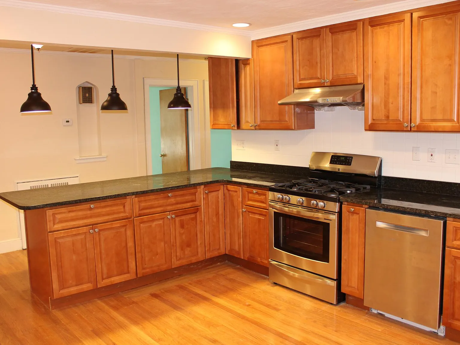 7 bed, 1800 sqft, $1,075 — Photo 4