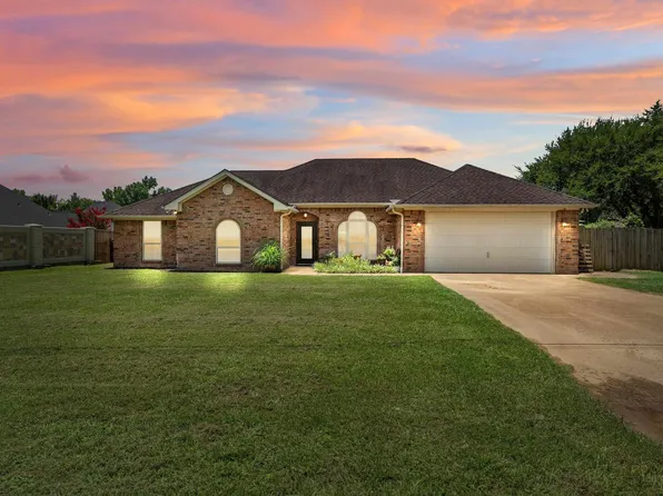 1354 Brad Cir, Lindale, TX 75771