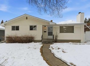 58 Westwood Dr SW, Calgary, AB T3C 2V7