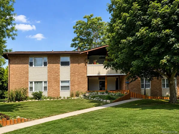 29589 W Jefferson Ave APT 16, Gibraltar, MI 48173