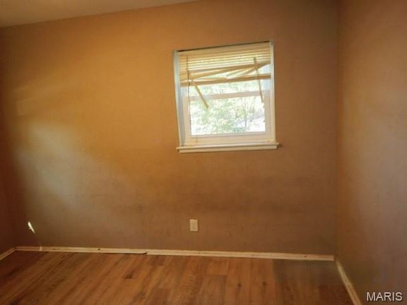 5th image of 10038 Balboa Dr