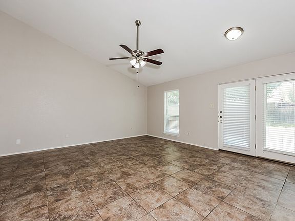 3rd image of 801 Annapolis Dr