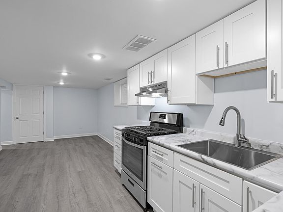 3rd image of 5620 N Marmora Ave #G