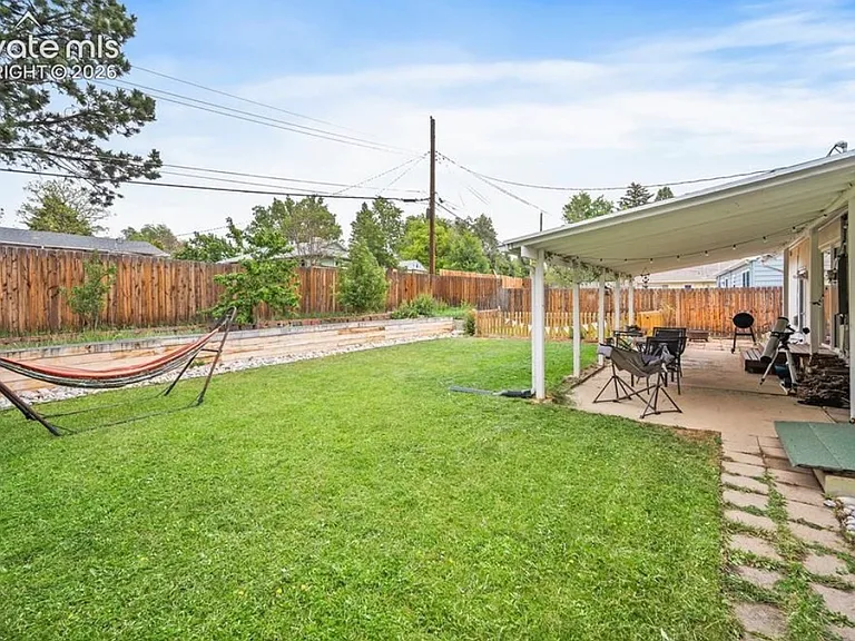 1334 Edith Ln — Photo 15