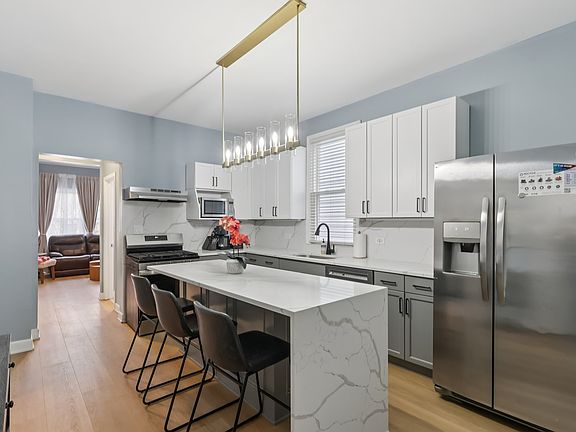 3rd image of 1537 W Barry Ave #2